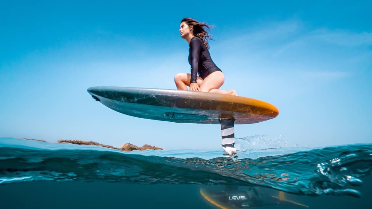 E-foil intro lesson Koh Phangan — first ride on electric hydrofoil board in calm water
